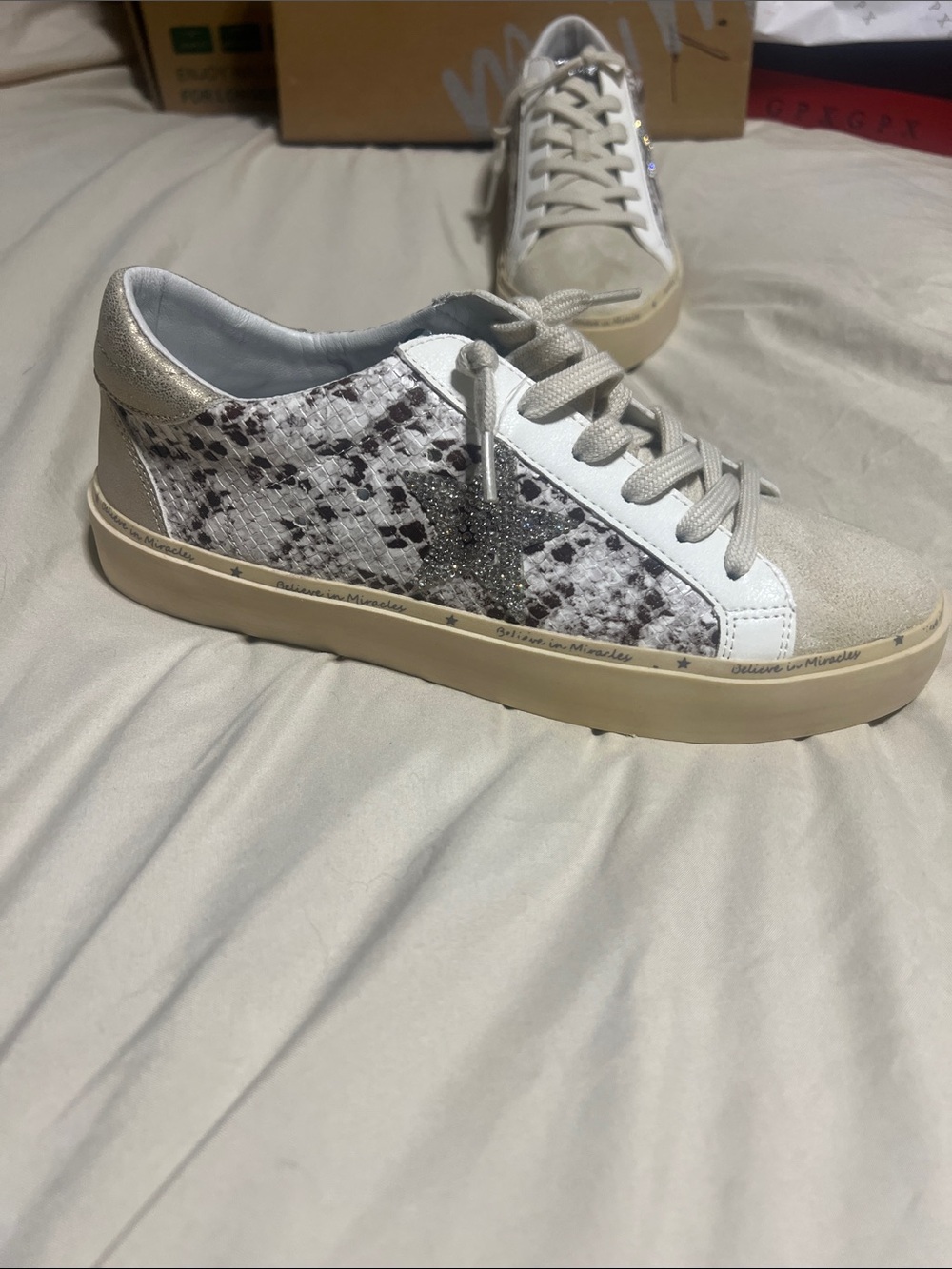 Mi.iM Womens Neutral Snake-Print Low Top Sneaker with Glitter Star